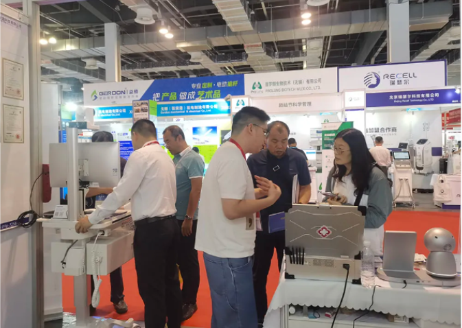 拓普智造携带5G 4K远程医疗移动平台亮相上海国际医疗器械展览会